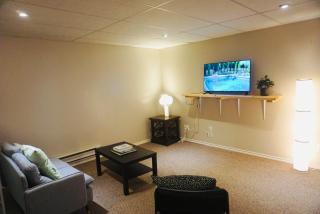 Spacious 4BR Family Home - Wine Fridge, Patio, Parking - Thompson - 8