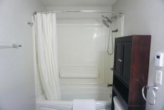 Spacious 4BR Family Home - Wine Fridge, Patio, Parking - Thompson - 7