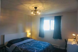 Spacious 4BR Family Home - Wine Fridge, Patio, Parking - Thompson - 6