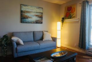 Spacious 4BR Family Home - Wine Fridge, Patio, Parking - Thompson - 4