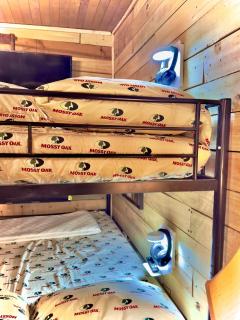 King Suite & Bunkhouse - Deer Camp - WiFi - Grill -  - 1