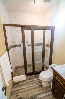 MG Luxury Oasis, Ocean View, King Suite, Pool, Patio, short walk to Beach - Roatán - 3