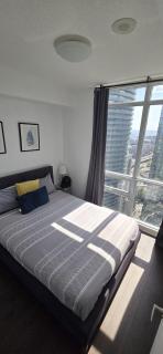 Toronto CN Tower Maple Leaf Square Luxurious 2 Bedroom Condo - Toronto - 7