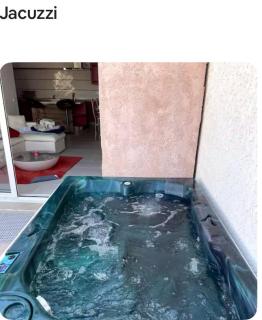 Appartement PMR jacuzzi - 9