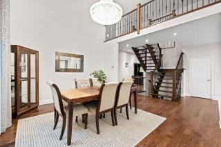 5 Bedroom Luxe Home with Patio beside Square One - Mississauga - 1