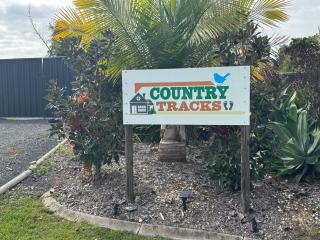 Country Tracks - Willowbank - 8