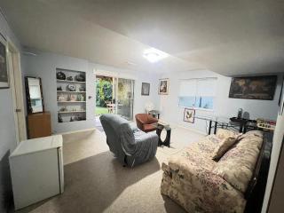 Cozy Nook in Fraser Valley Getaway With Breakfast - Abbotsford - 2