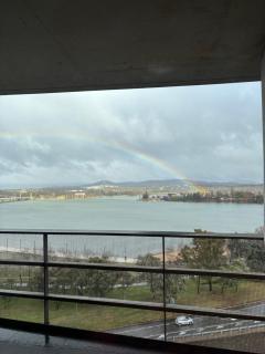 Stylish Central Lake View Apartment - free parking - Canberra - 9
