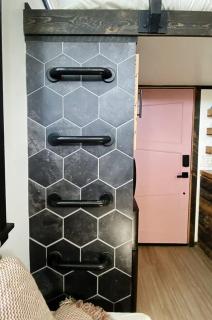 Cozy Tiny Home With Hot Tub and Cowboy Pool - Hilltop - 5