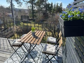 Top floor in villa with balcony, close to the sea - Saltsjöbaden - 8