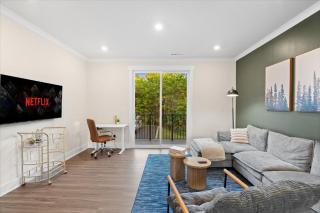 Luxurious King 3BR Townhouse Mins to Uptown CLT! - Charlotte - 3