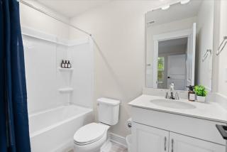 Luxe King 4BR Townhouse with Rooftop in Uptown CLT - 6