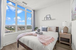 Gorgeous 2BR Suite near Airport and Downtown Toronto - 6