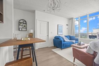 Gorgeous 2BR Suite near Airport and Downtown Toronto - 8