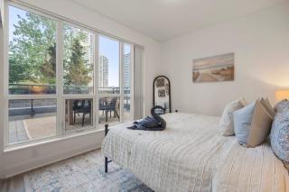 Charming Condo with Private Terrace in Etobicoke - Toronto - 3