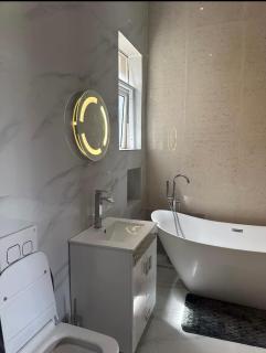 Luxury three bedroom with Pool, Gym, Ocean view in Banana Island - Lagos - 1