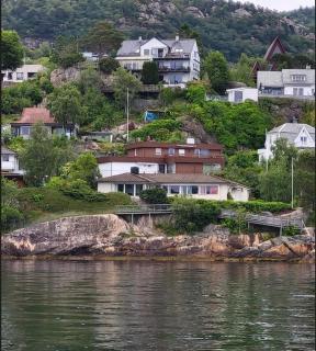 Villa med panoramautsikt, stor uteplass og 100 m fra badestrand - Bergen - 9