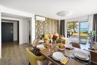 Karolina Lakefront Residence with Private Garden - Siófok - 9