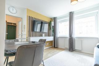 Chic 1BR & 1LR Apt only 9 Min to City Center, King Bed, Metro Access - Wien - 9