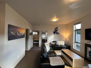 Spa, mountain views & a gas fireplace - Ohakune - 8
