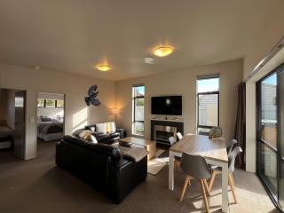 Spa, mountain views & a gas fireplace - Ohakune - 7
