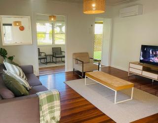 Cozy 4BR Cottage Close to Schools & Shops&Lookout - Brisbane - 5