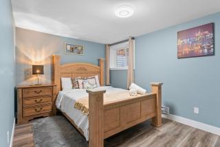 Private Family Entertainer's Suite - Calgary - 9