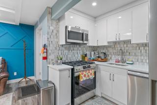 Private Family Entertainer's Suite - Calgary - 5
