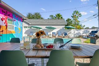 Heated Pool BBQ Fire Pit Mini Golf Outdoor Bowling - Clearwater - 1