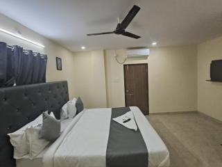 Hotel Shri Biraj Residency - Kondapur - 0