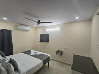 Hotel Shri Biraj Residency - Kondapur - 2
