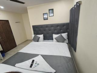 Hotel Shri Biraj Residency - Kondapur - 1