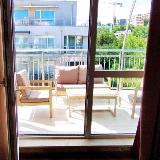Peaceful Three-Bedroom in Briz, Varna by Flat Mаnаger - Varna City - 0