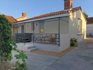 Maison avec Jacuzzi paisible et centrale - Jard-sur-Mer - 0