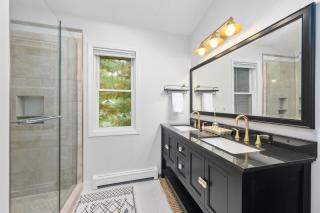 Gorogeous Chic 2BDR Renovated Home near Downtown Sleeps 6 843 - Traverse City - 4