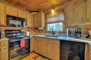 Castle Creek Hot tub nearby creek gas fireplace - Cherry Log - 3
