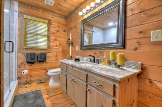 Castle Creek Hot tub nearby creek gas fireplace - Cherry Log - 2
