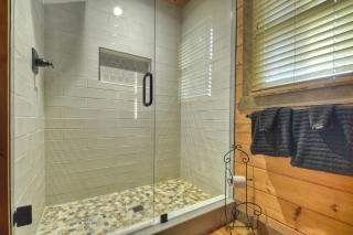 Castle Creek Hot tub nearby creek gas fireplace - Cherry Log - 1