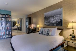 Cozy Aviation Style Lake View Condo at The Shores - Traverse City - 3