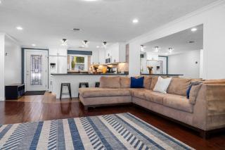 Stunning Newly Renovated Modern Beach House - 7633 - Cedar - 4