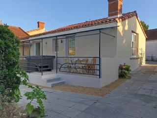 Maison avec Jacuzzi paisible et centrale - 3