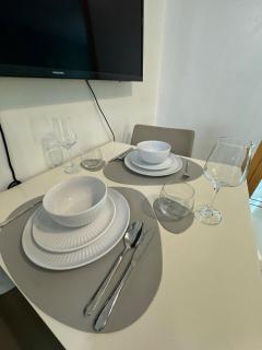Modern Nordic 1BR Big Queen Bed Uptown BGC - Manila - 9