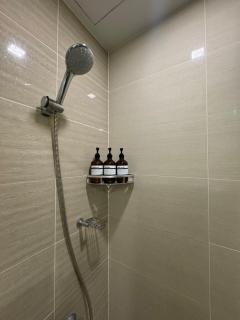 Modern Nordic 1BR Big Queen Bed Uptown BGC - Manila - 2