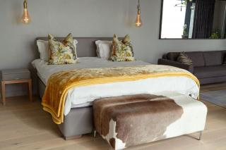 Sunset Suite at St Bartholomew - 8