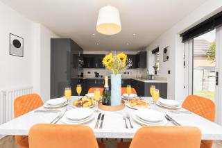 Large Modern Home, Free Parking, Families and Contractors Welcome - Bristol - 1