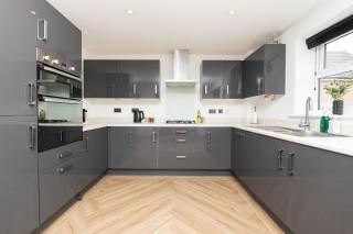Large Modern Home, Free Parking, Families and Contractors Welcome - Bristol - 3