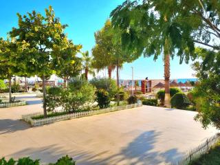 Bright Beachside 1-Bedroom Apartment - 8