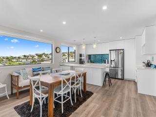 Kawau Bay Escape - Snells Beach Holiday Home - 1