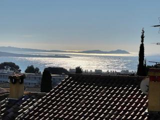 Le Clos des Cigales 3 étoiles OT vue mer 180 avec Parking du samedi au samedi - Bandol - 0