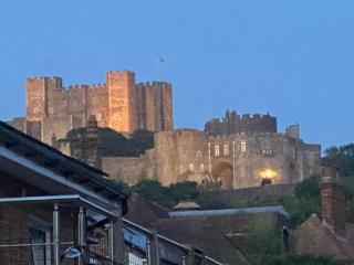 Dover Ferry Apartments, private terrace and on-site parking - 0